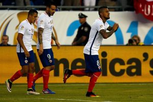Arturo Vidal, goleador chileno ante Bolvia. (t13.cl)