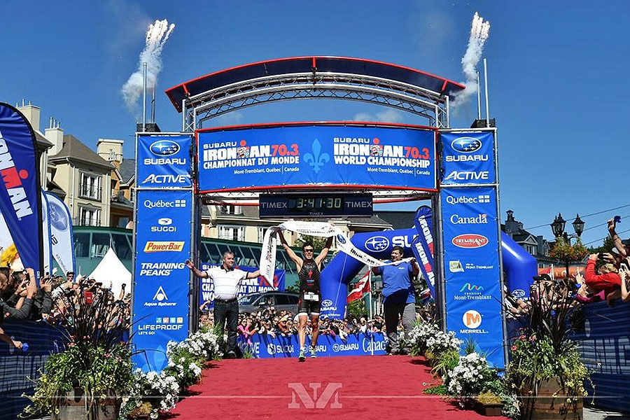 Proclamandose campeón del mundo Ironman 70.3. Fuente: javiergomeznoya.com
