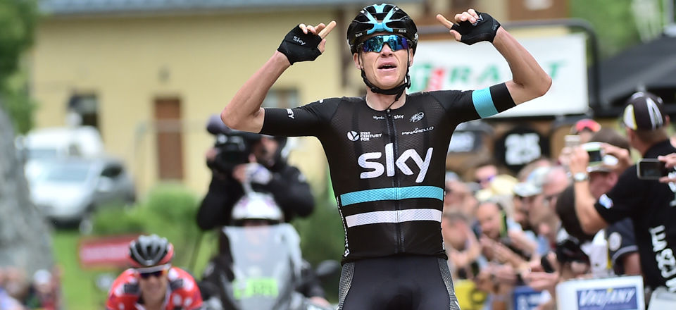 Froome alzando los brazos. Fuente: letour.fr