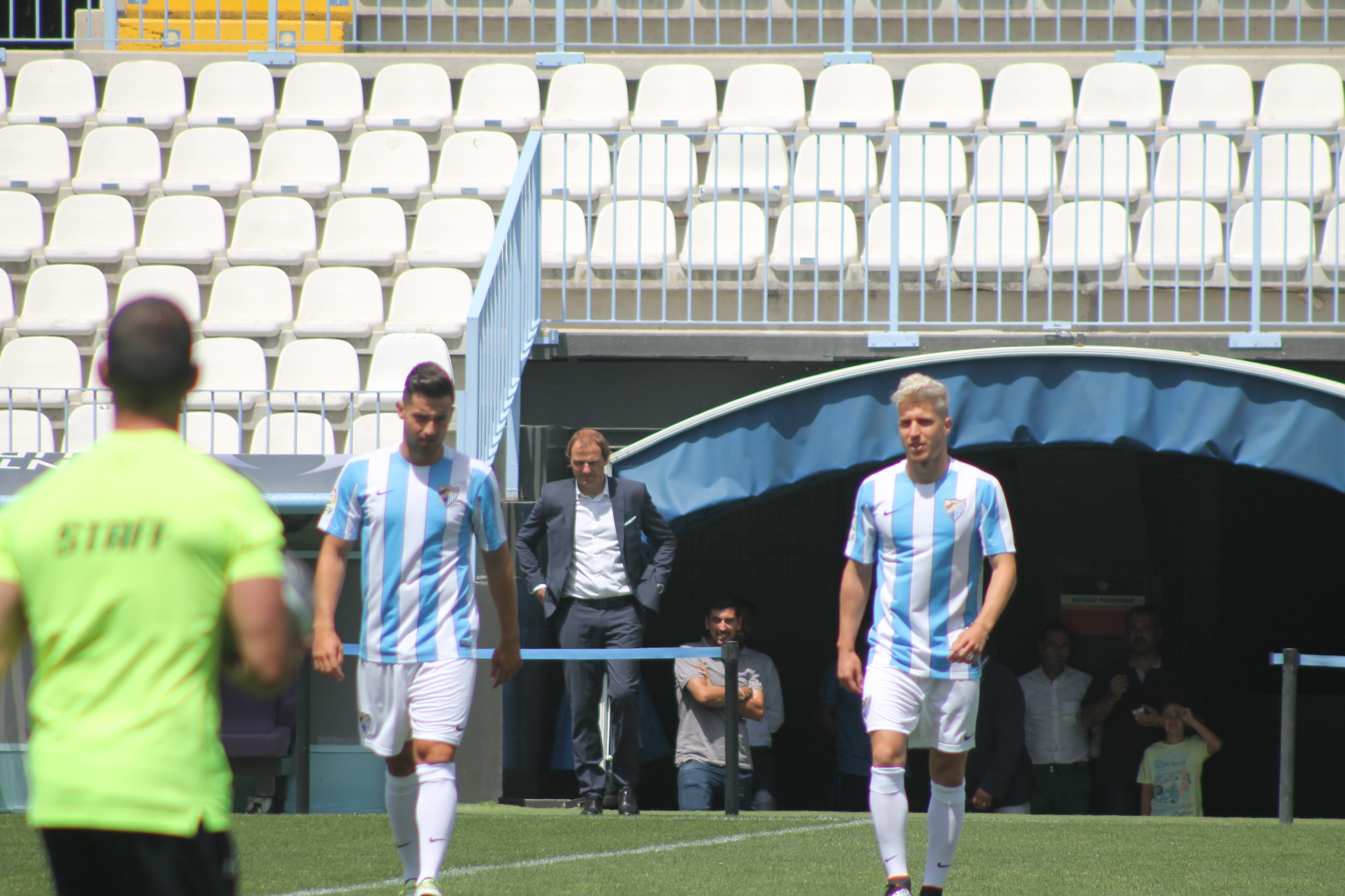 Los jugadores salieron del túnel de vestuarios seguidos por sus familiares.Foto: Sexto Anillo.