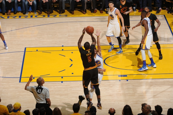 J.R. Smith fue el resuvulsivo tras el descanso. (Foto: Noah Graham/NBAe via Getty Images)