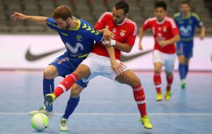 Pola luchando con Fabio Cecilio (vía www.marca.com)