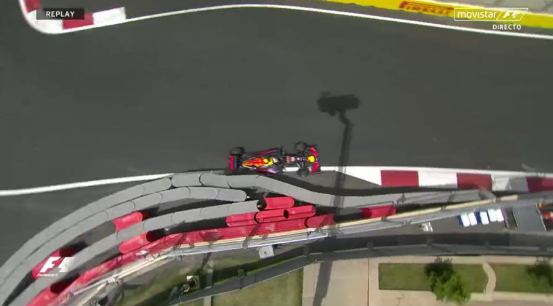 Ricciardo en el momento en el que impacta contra las barreras de seguridad