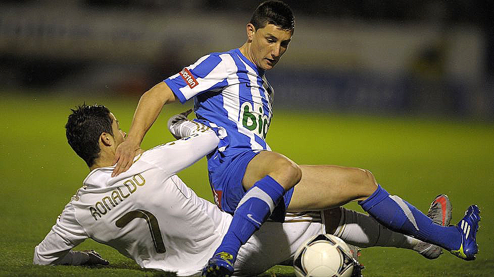 Borja Valle junto a Cristiano Ronaldo en un partido de Copa del Rey con la SD Ponferradina (www.lavozdeasturias.es)
