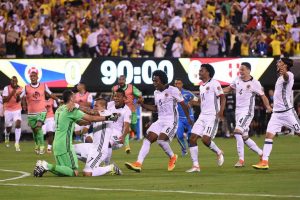 Equipo colombiano celebrando su paso a Semifinales (Foto: lanacion.com.ar)