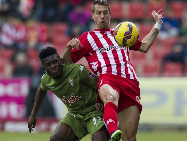Lejeune peleando por el balón. (vía 100x100fan.com)