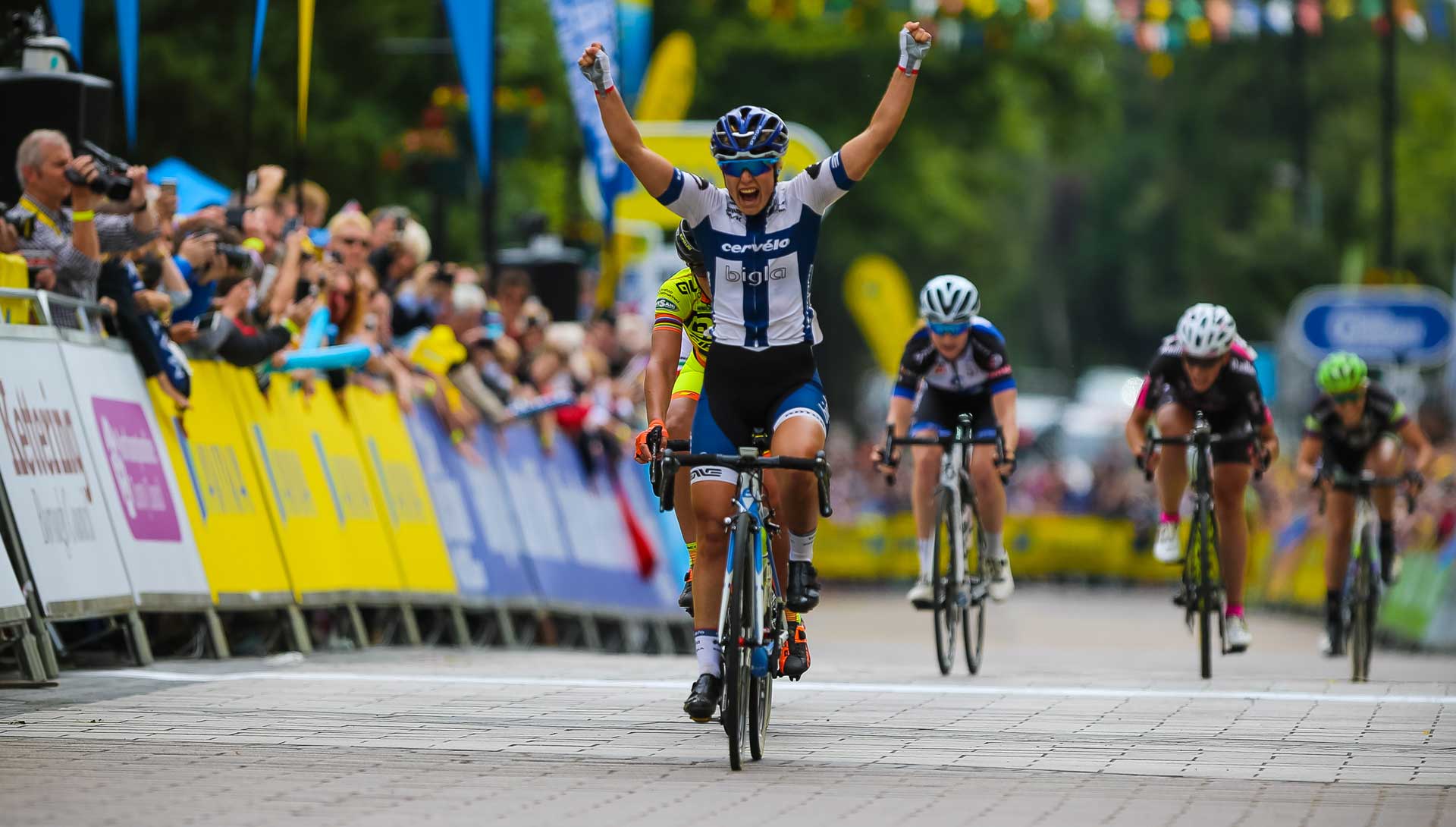 Lepistö celebrando la victoria. Fuente: womenstour.co.uk