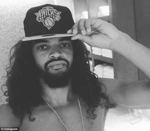 Noah con la gorra de su nuevo equipo--Fuente: www.dailymail.co.uk