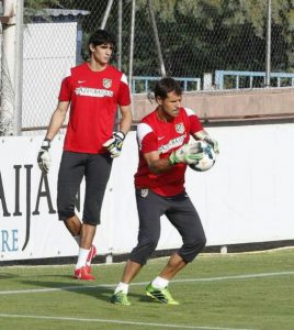 Bono en un entrenamiento con Aranzubia. Foto vía: colchoneros.com