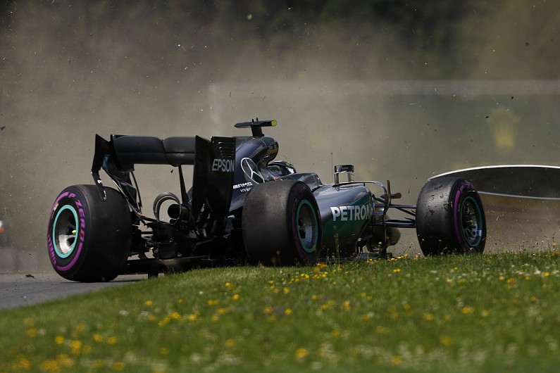 Rosberg sufre un accidente en los Libres 3. //Imagen: Autosport.com