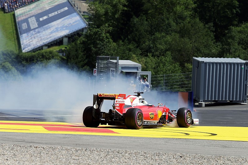 Sebastian Vettel sufre un trompo en los Libres 2.// Imagen: Autosport.com