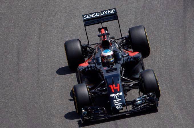 Fernando Alonso durante los Libres.// Fuente: McLaren