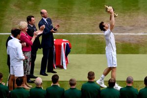 Andy con el trofeo de campeón / Foto vía: wimbledon.com