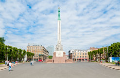 cuadrado-con-el-monumento-de-la-libertad-riga-de-la-libertad-42444835