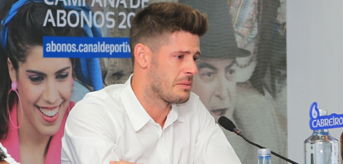 Fabricio emocionado durante la rueda de prensa (Vía: www.riazor.org)