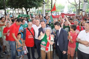 Juan Espadas recibe a la afición en el ayuntamiento