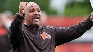 Hue Jackson vía si.com
