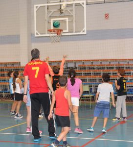 Jugando al baloncesto. Foto: José Carlos Pérez Esquivel (2015)
