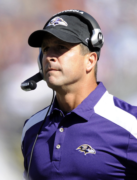 John Harbaugh vía ravensfootballmachine.com