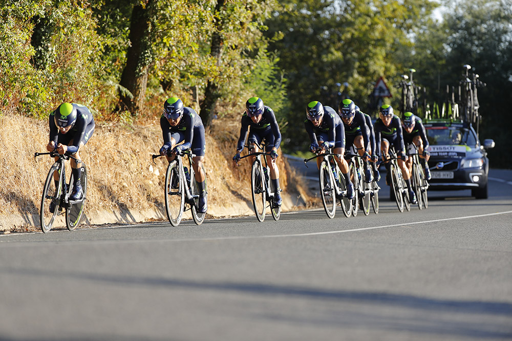 Movistar durante la contrarreloj. Fuente: www.lavuelta.com