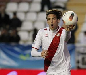 Michu, celebrando un tanto en su etapa en el Rayo. Imagen vía:  blog.mytospost.com