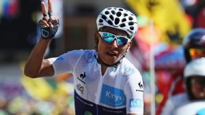 Nairo celebrando el segundo puesto del Tour 2015 en la meta de Alpe D´Huez