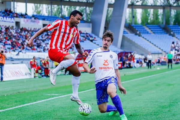 Aurtenetxe protagonista del último Almería-Tenerife al lograr el empate in extremis via www.diariodeavisos.com