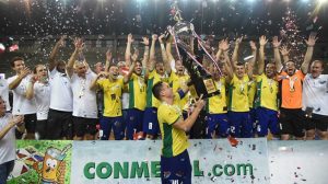 Selección de Brasil celebrando el último título sudamericano (foto vía es.uefa.com)