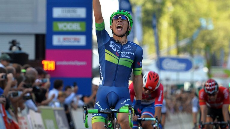 Caleb Ewan celebrando la victoria en la última etapa. Fuente: sprint-final.com