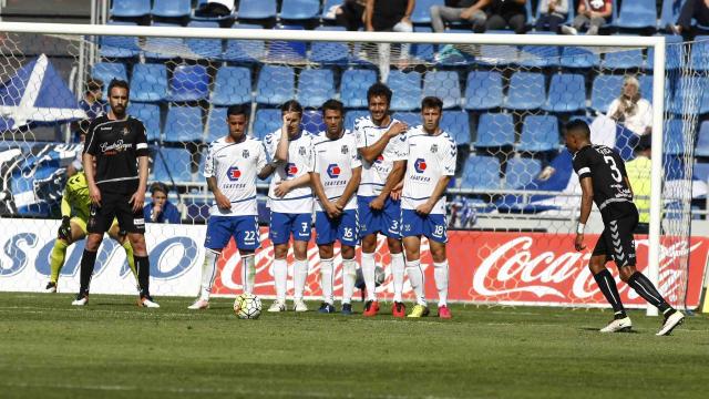 Imagen del CD Tenerife-Real Valladolid de la pasada jornada vía http://valladolid.eldesmarque.com/