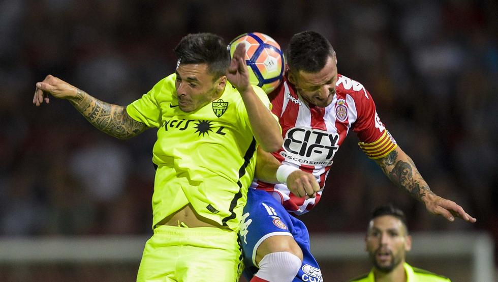 Lance del ultimo encuentro del la UD Almería frente al Girona que se saldó con empate 3-3 vía www.mundodeportivo.com