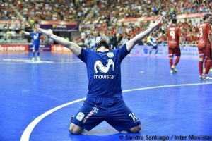 Ricardinho celebrando el gol que le dio el título en la temp. 14-15
