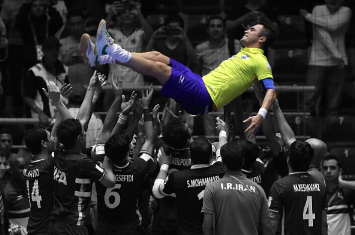 Falcao es manteado