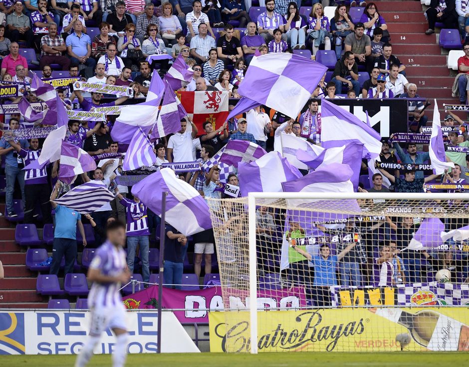 La afición apoyó desde el principio durante el vital partido ante la A.D. Alcorcón. (Foto: realvalladolid.es)