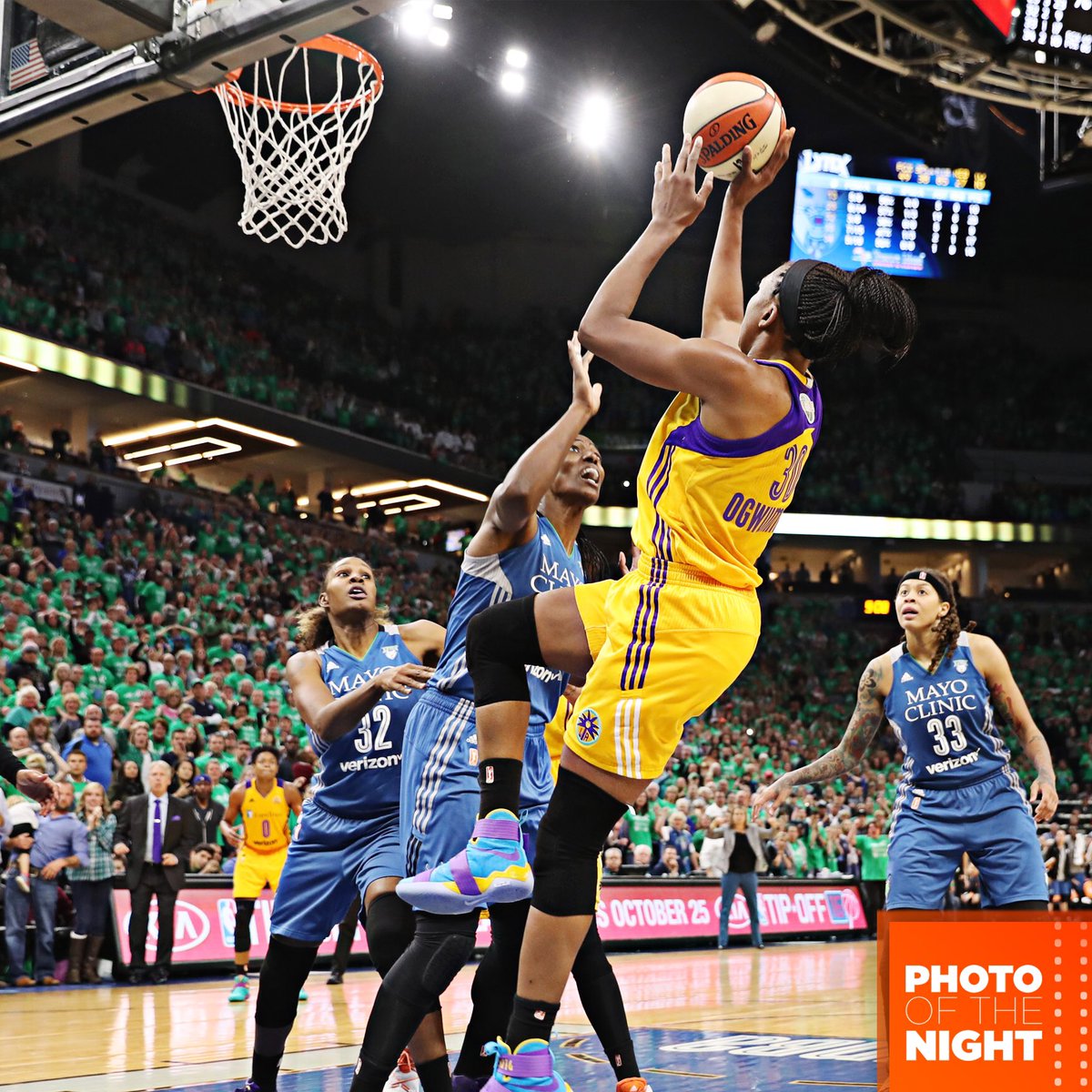 Nneka Ogwumike anotando el tiro ganador. Imagen vía @SportsCenter