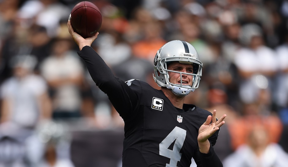 OAKLAND, CA - SEPTEMBER 13: Derek Carr #4 of the Oakland Raiders throws a pass against the Cincinnati Bengals during the first half of their NFL game at O.co Coliseum on September 13, 2015 in Oakland, California. (Photo by Thearon W. Henderson/Getty Images)