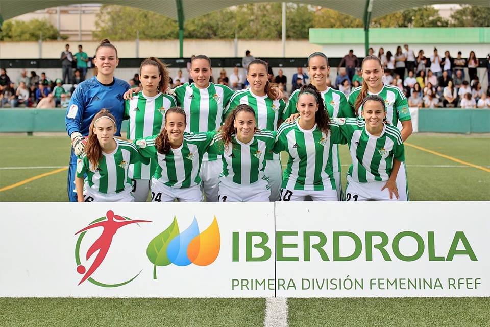Equipo titular ante el Valencia.C.F. Arriba izq. Miriam López, abajo izq. Clau y Rosita, arriba y abajo dcha. Irene Guerrero y Paulita. (https://www.facebook.com/rbbfeminas/)