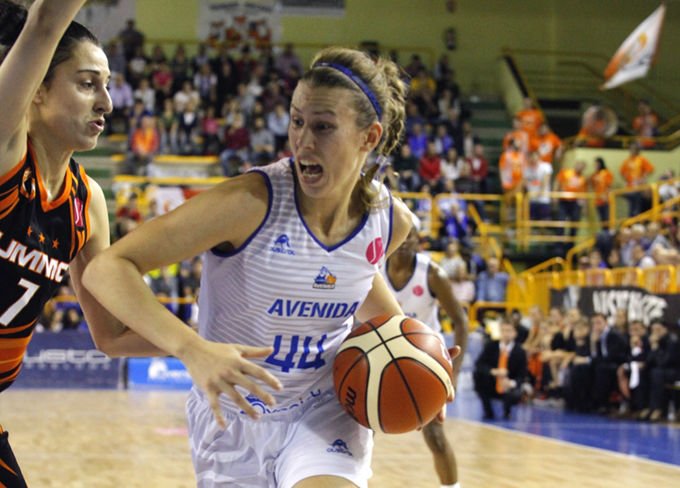 Marginean atacando ante Torrens / Foto vía: FEB