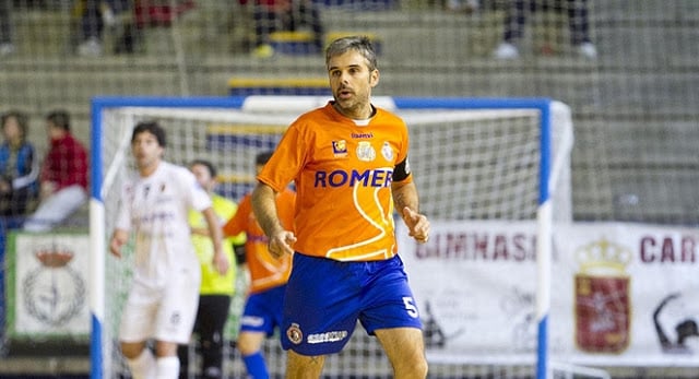Javi Matía a punto de cumplir los 43 (próximo diciembre), regresa a la máxima competición con la ilusión de participar de la permanencia de Plásticos Romero Cartagena. Fotografía de José Luis Zapata vía LNFS.es