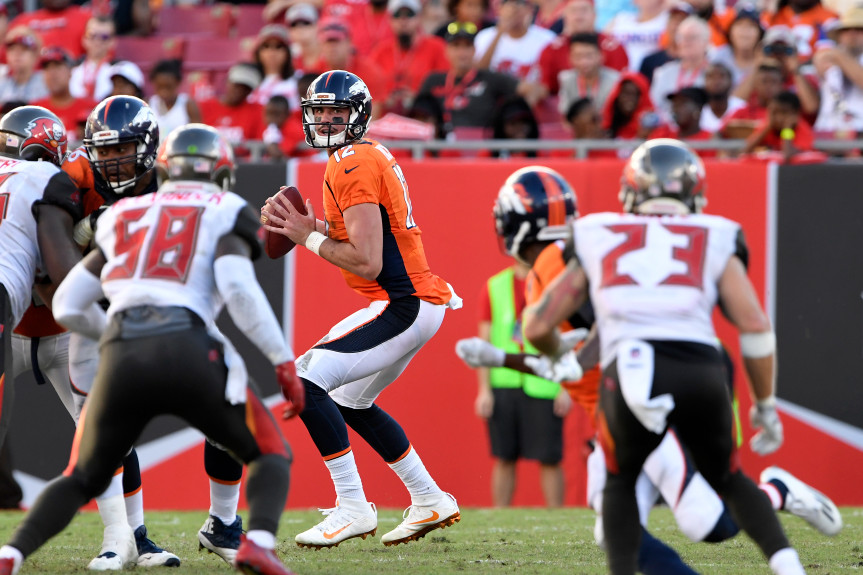 Paxton Lynch debutó sin cometer errores. denverpost.com