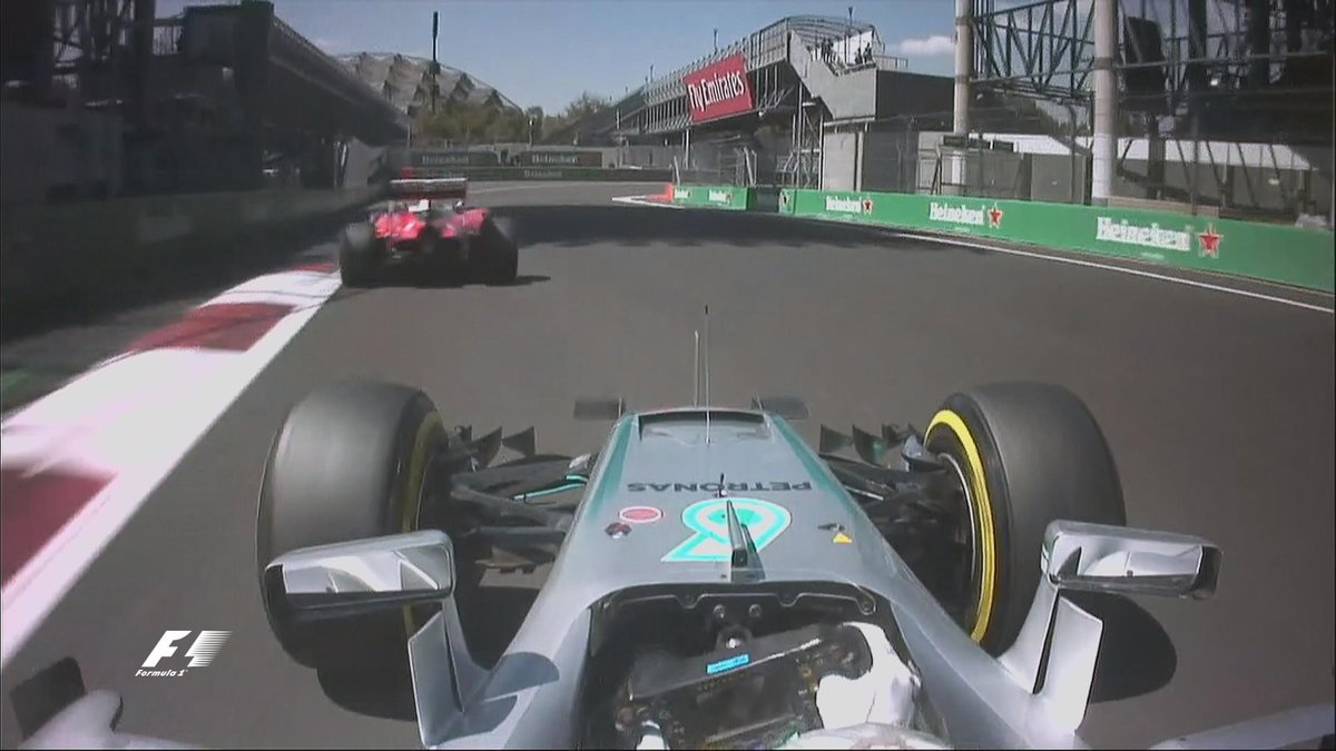 Hamilton se encuentra con Vettel (vía @a3formula1)
