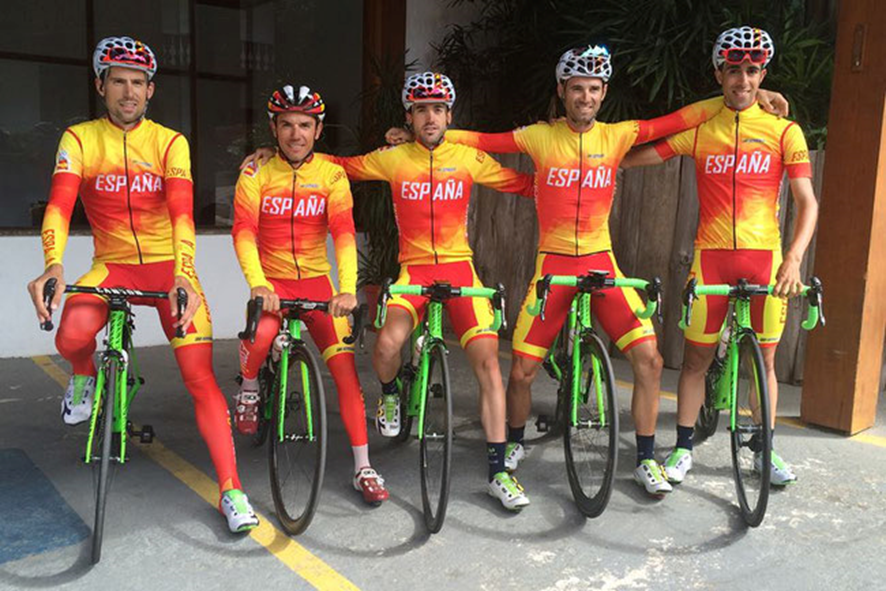 Imanol Erviti, junto con sus compañeros de selección en Río: Joaquim Rodríguez, Ion Izagirre, Alejandro Valverde y Jonathan Castroviejo. Imagen vía: www.elconfidencial.com
