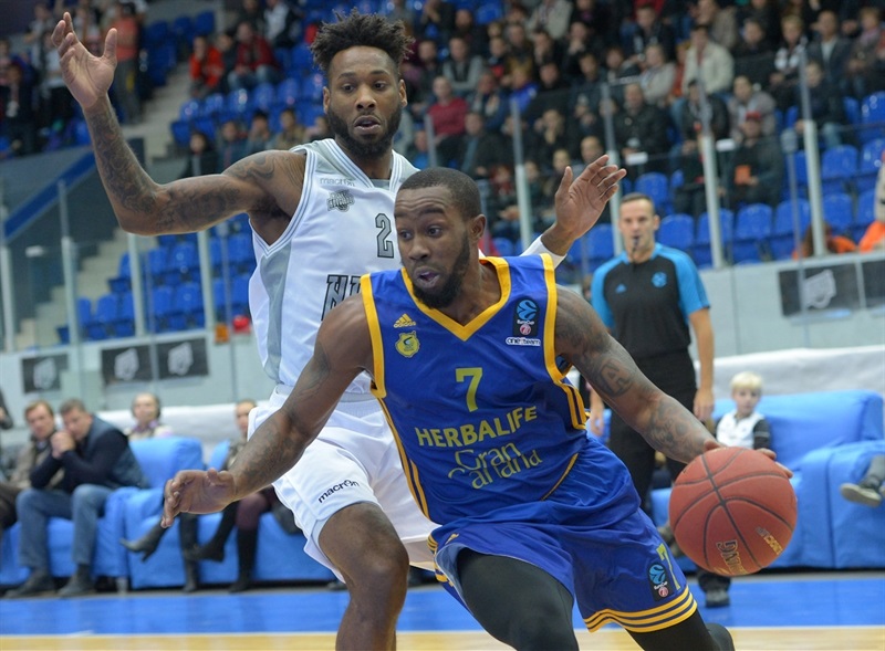 McCalebb en una entrada a canasta Foto vía: eurocupbasketball.com