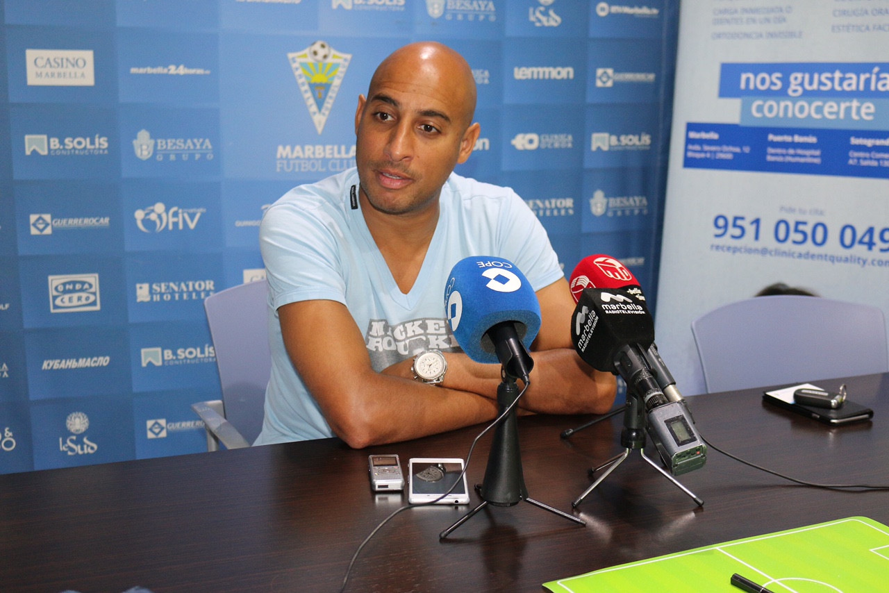 Nafti en rueda de Prensa. Foto Portal Marbella.