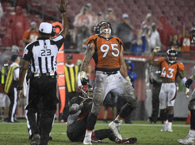 Wolfe celebrando uno de sus sacks. denverpost.com