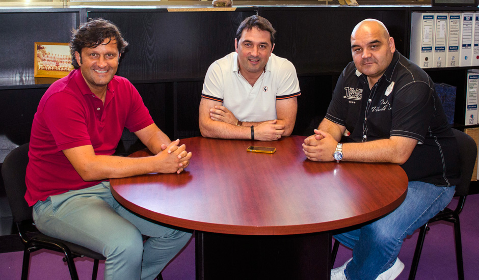 La recién renovada dirección deportiva cuenta con toda la confianza de Carlos Suárez. (Foto: realvalladolid.es)
