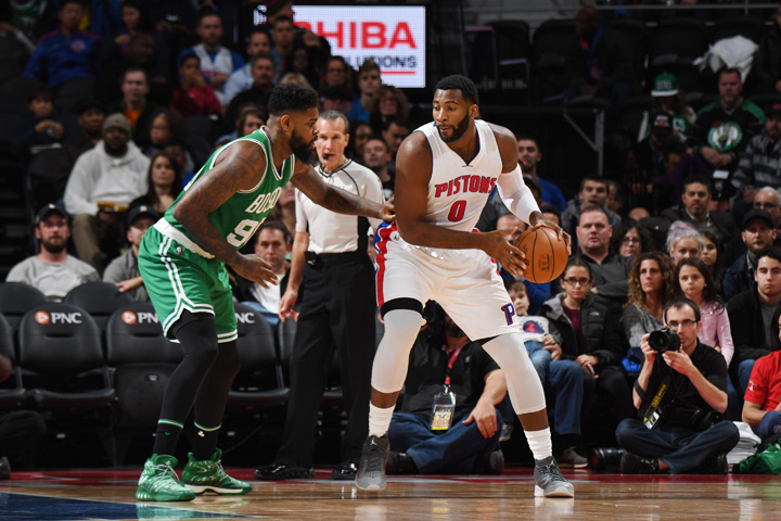 Andre Drummond se impuso bajo los tableros, capurando 18 rebotes. (Photo by Chris Schwegler/NBAE via Getty Images)