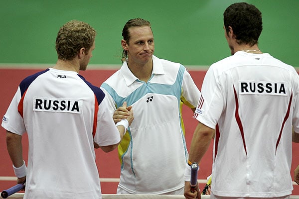 Nalbandian saluda a sus rivales tras caer en el dobles. | Foto: Prensa A.A.T.