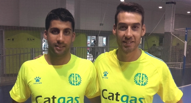 Sergio posa con Javi Rodríguez tras su fichaje por Catgas