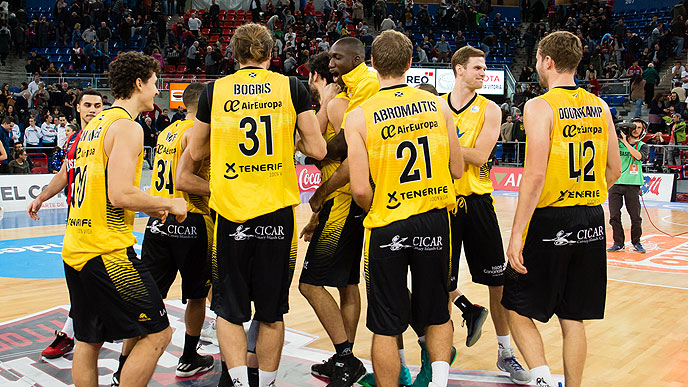 Iberostar Tenerife celebra la victoria. Imagen vía; acb.com